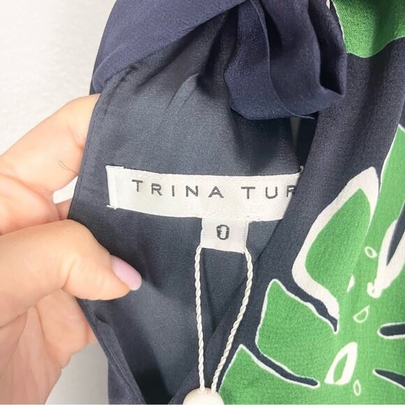 Trina Turk Hot Leaf Printed Halter Mini Dress Size 0 Navy Blue and Green - Picture 12 of 14